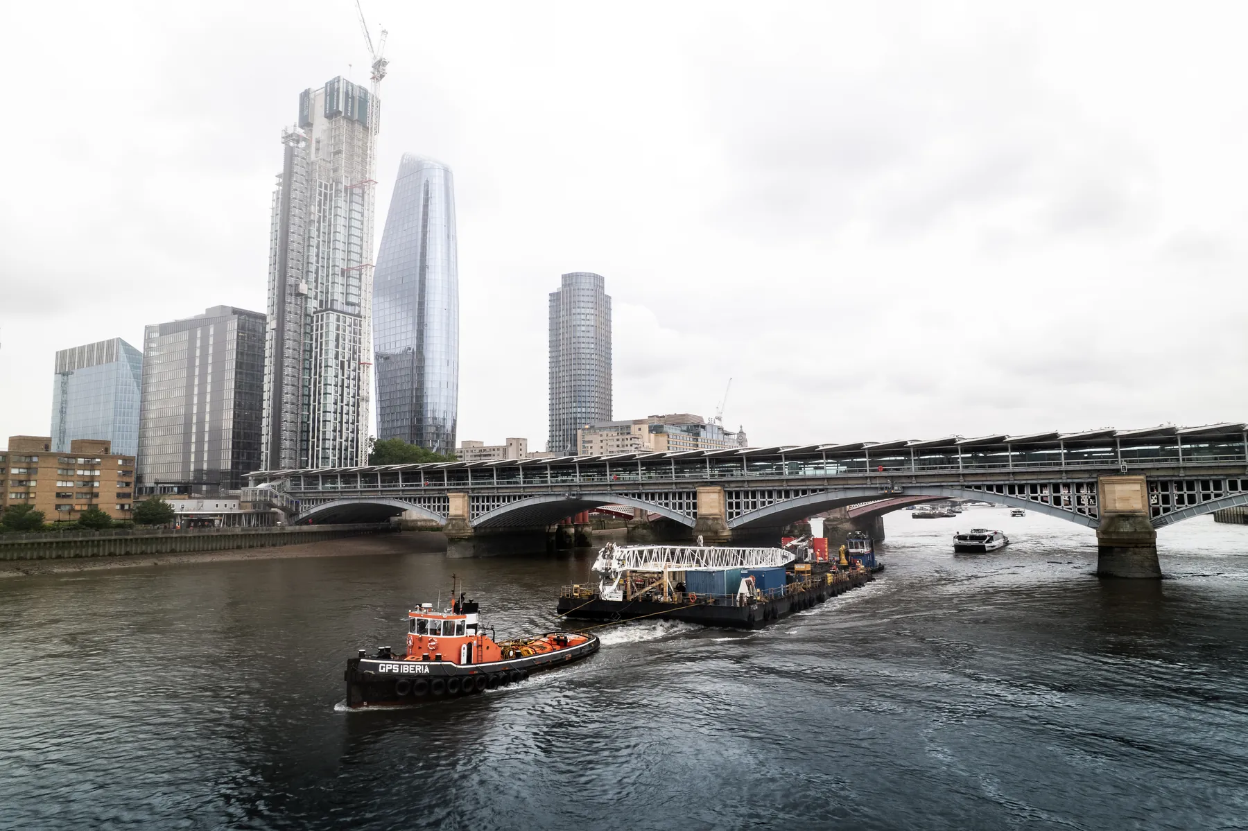 Two Drones, One Tow: FPV and Cinematic Coverage of a Final Thames Passage