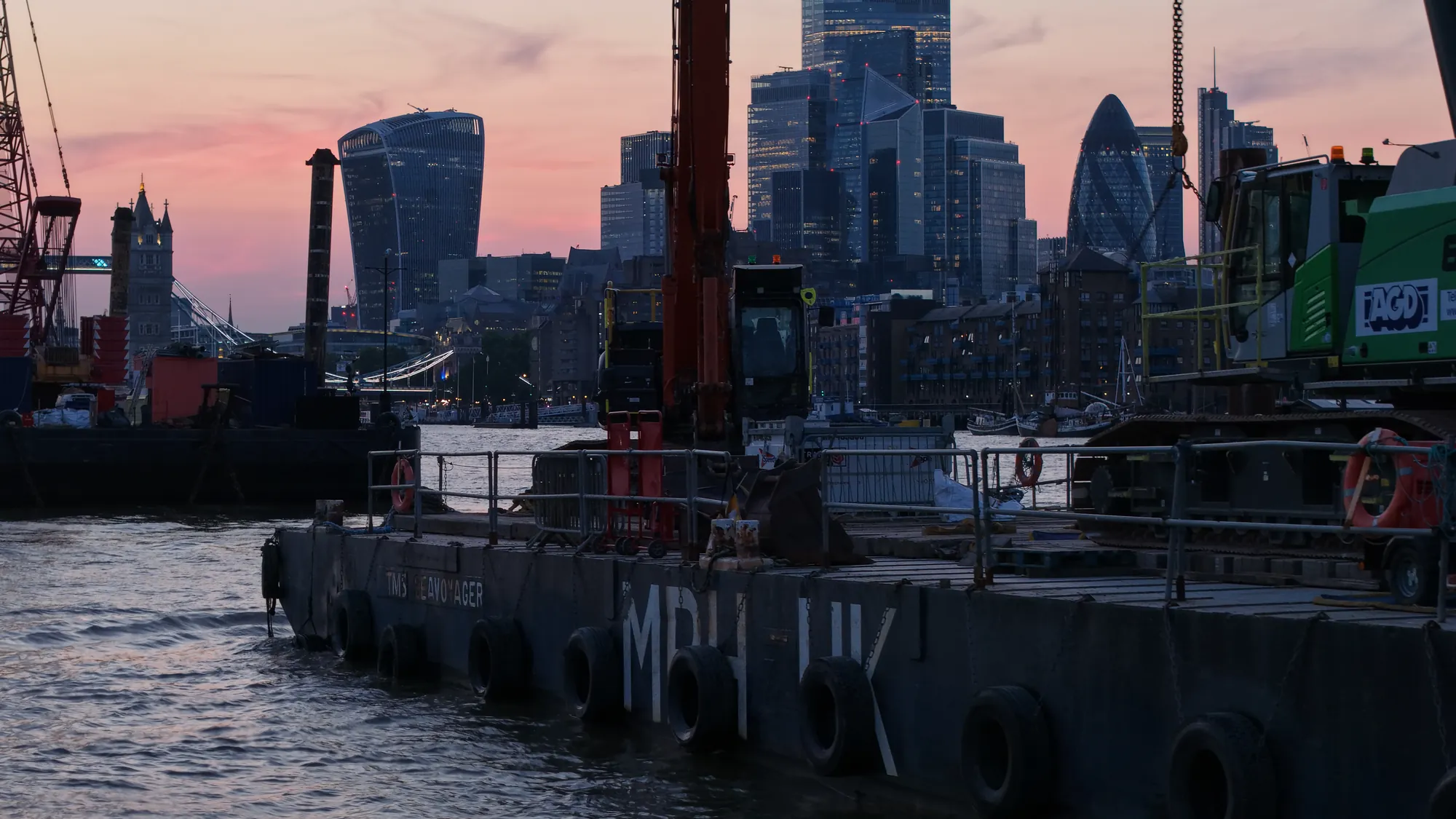 Golden Hour, Blue Hour and Why London Looks Different From 120 Metres